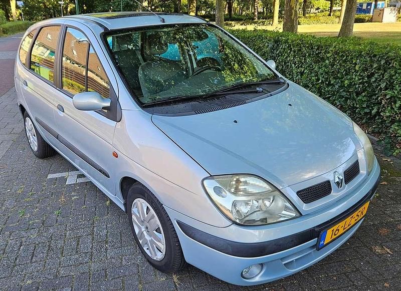 Zilver Gebruikt 2003 Renault Scénic Authentique MPV | € 1.250 (Eerlijke prijs) - Afbeelding 1/4