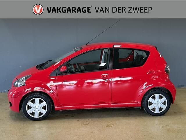 Occasion Toyota Aygo 68 PK (50 kW) 2010 Rood Hatchback