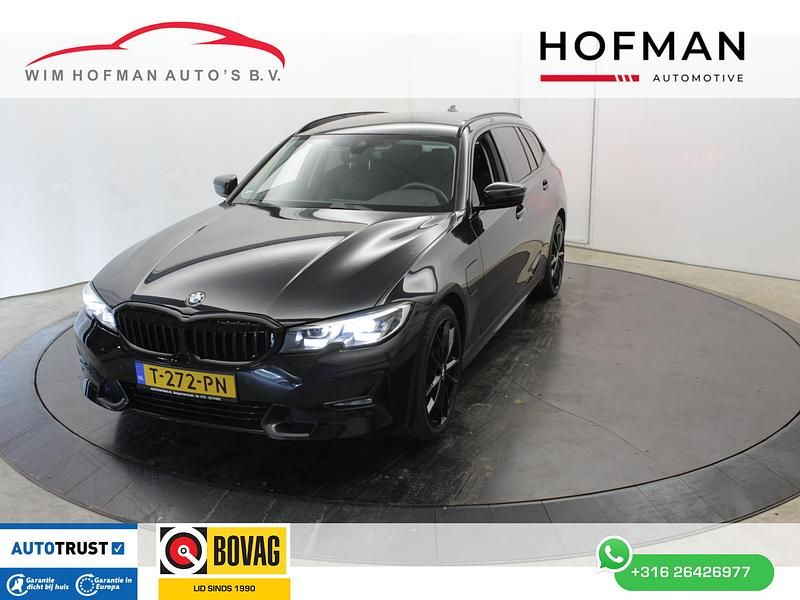 Zwart Gebruikt 2021 BMW 330e M Sport Stationwagen | € 33.245 (Super prijs) - Afbeelding 1/4