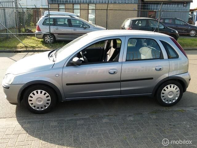 Grijs Gebruikt 2004 Opel Corsa Enjoy Hatchback | € 1.450 (Eerlijke prijs) - Afbeelding 1/4