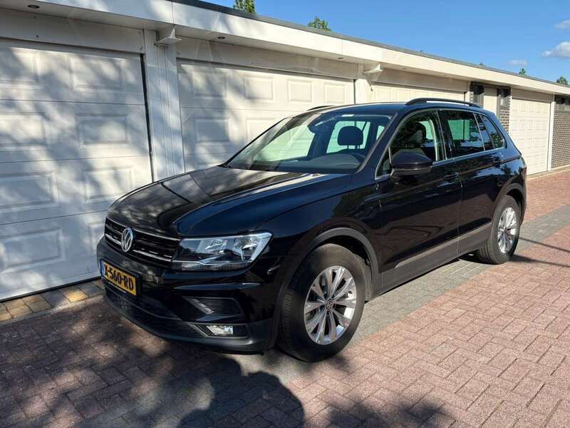 Zwart Gebruikt 2020 VW Tiguan SUV | € 24.950 (Super prijs) - Afbeelding 1/4