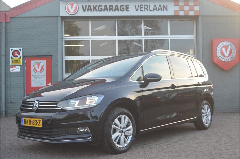 Zwart Gebruikt 2023 VW Touran MPV | € 33.950 (Eerlijke prijs) - Afbeelding 1/4