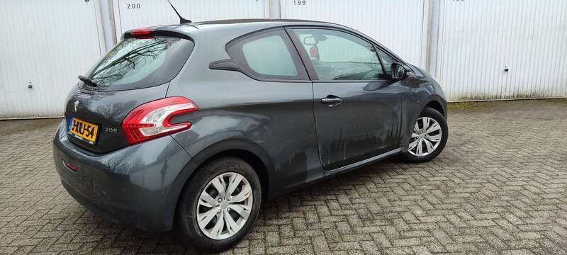 Grijs Gebruikt 2013 Peugeot 208 Envy Hatchback | € 4.800 (Eerlijke prijs) - Afbeelding 1/4