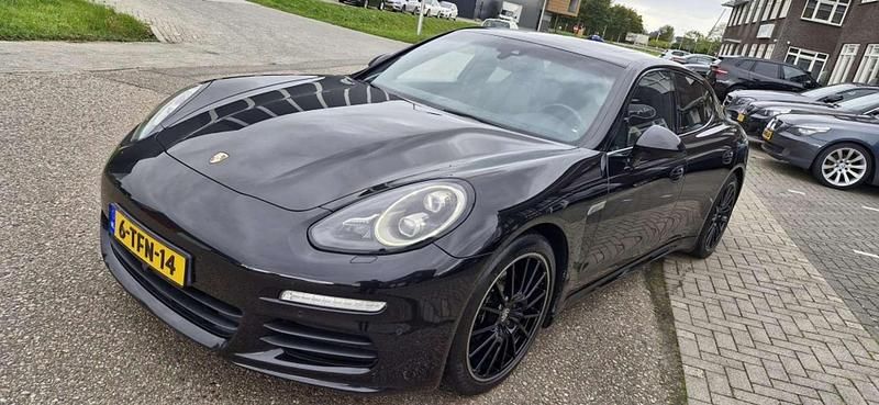 Zwart Gebruikt 2014 Porsche Panamera Sedan | € 27.500 (Goede deal) - Afbeelding 1/4