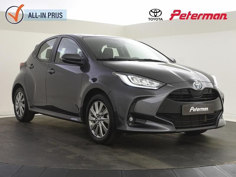Grijs Gebruikt 2024 Toyota Yaris Hatchback | € 23.499 (Eerlijke prijs) - Afbeelding 1/4