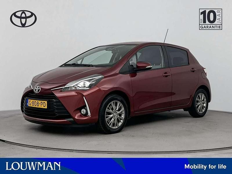 Rood metallic Gebruikt 2019 Toyota Yaris Hatchback | € 16.450 (Eerlijke prijs) - Afbeelding 1/3