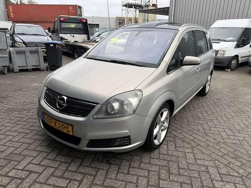 Grijs Gebruikt 2007 Opel Zafira Executive MPV | € 1.990 (Goede deal) - Afbeelding 1/4