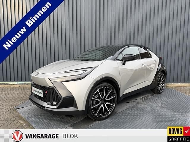 Grijs Occasion 2024 Toyota C-HR Edition SUV | € 38.950 (Iets duurder) - Afbeelding 1/4
