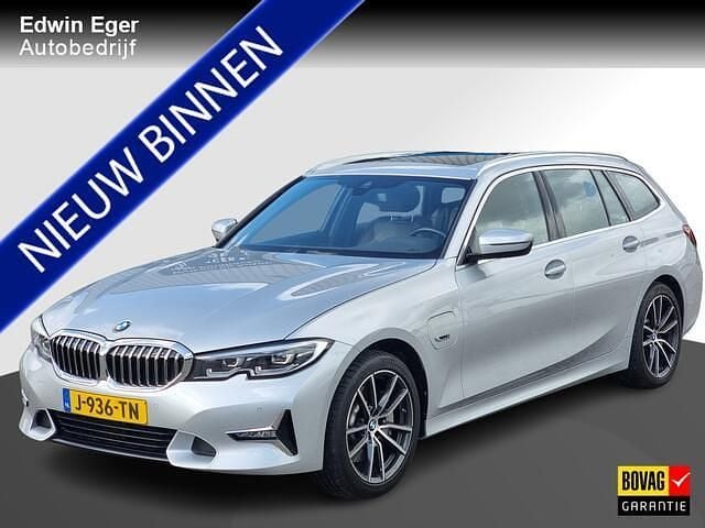 Grijs Gebruikt 2020 BMW 330 Luxury Line Stationwagen | € 29.950 (Eerlijke prijs) - Afbeelding 1/4
