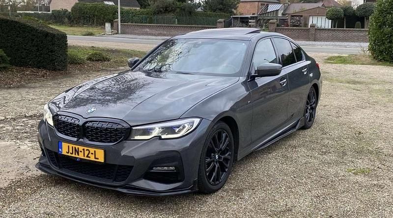 Grijs Occasion 2020 BMW 320 Sedan | € 25.500 (Eerlijke prijs) - Afbeelding 1/4