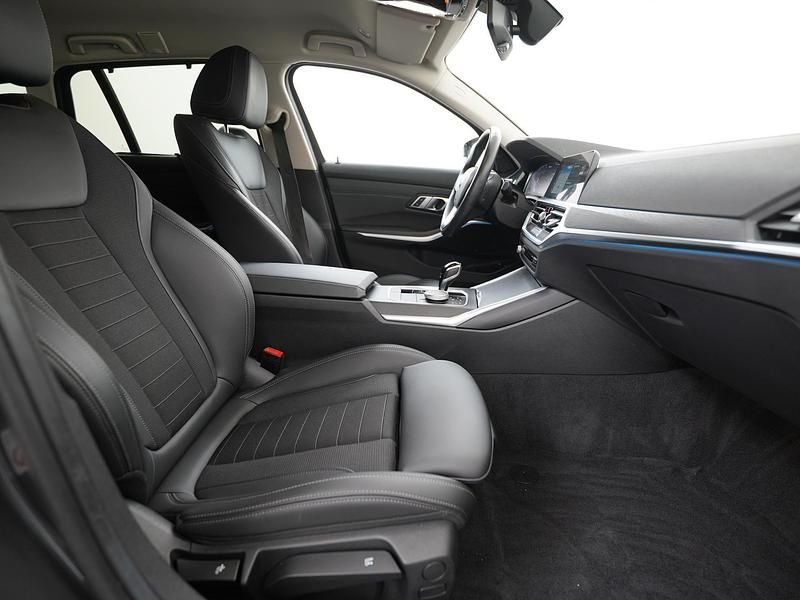 Occasion BMW 320e Sport Line 204 PK (150 kW) 2022 Grijs (metallic) Stationwagen