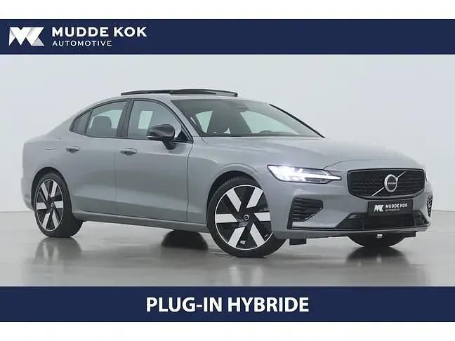 Grijs Gebruikt 2024 Volvo S60 Ultimate Sedan | € 40.800 (Eerlijke prijs) - Afbeelding 1/4