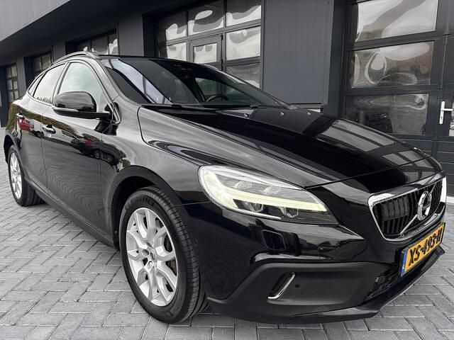Zwart Gebruikt 2019 Volvo V40 Hatchback | € 19.900 (Goede deal) - Afbeelding 1/4