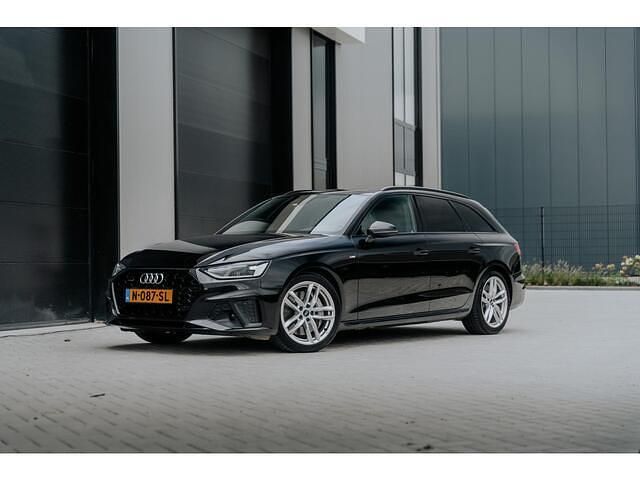 Zwart (metallic) Gebruikt 2020 Audi A4 S-Line Stationwagen | € 29.990 (Goede deal) - Afbeelding 1/4