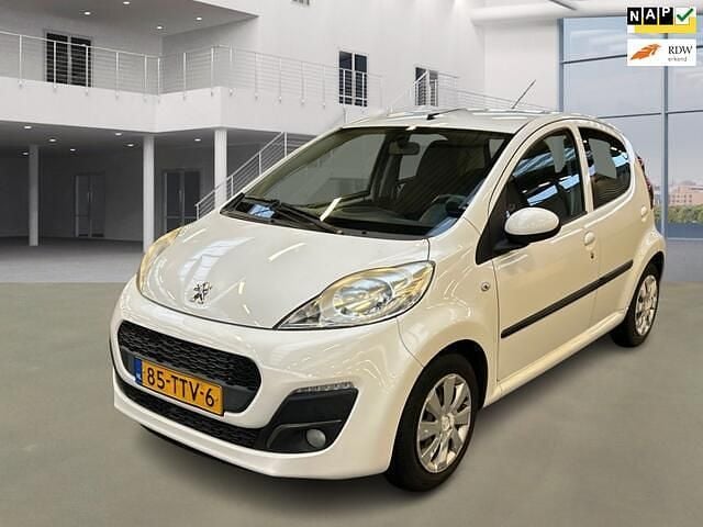 Wit Gebruikt 2012 Peugeot 107 Active Hatchback | € 5.495 (Eerlijke prijs) - Afbeelding 1/4