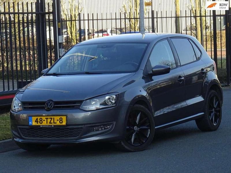 Grijs Gebruikt 2011 VW Polo Highline Hatchback | € 3.499 (Goede deal) - Afbeelding 1/4