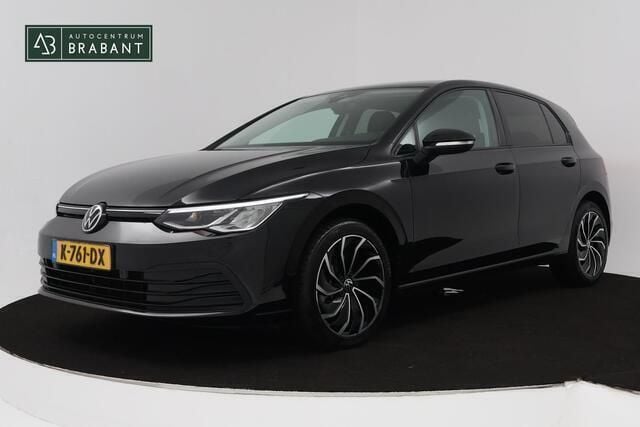 Zwart Gebruikt 2020 VW Golf VIII Life Hatchback | € 17.945 (Eerlijke prijs) - Afbeelding 1/4