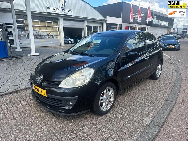 Zwart Gebruikt 2009 Renault Clio II Dynamique Hatchback | € 1.950 (Eerlijke prijs) - Afbeelding 1/4