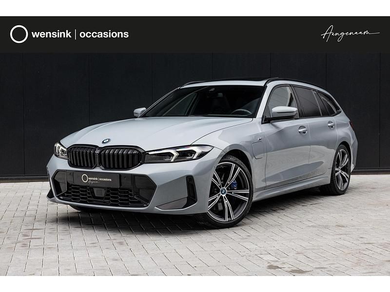Grijs Occasion 2023 BMW 330 M Sport Stationwagen | € 41.935 (Eerlijke prijs) - Afbeelding 1/4