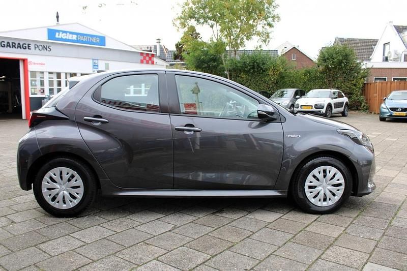 Occasion Toyota Yaris Hybrid Active 2021 Grijs Hatchback