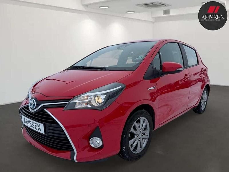 Rood Occasion 2016 Toyota Yaris Hybrid Hatchback | € 12.995 (Goede deal) - Afbeelding 1/4