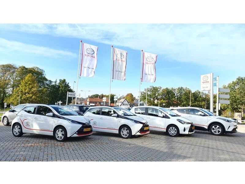 Grijs Gebruikt 2023 Toyota Yaris Cross SUV | € 27.250 (Goede deal) - Afbeelding 1/1