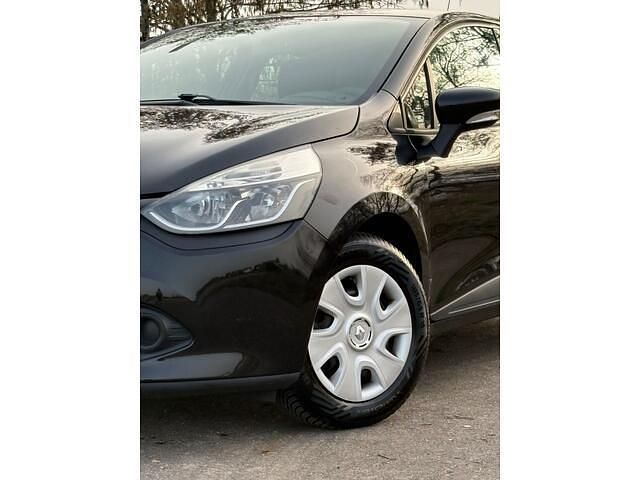 Occasion Renault Clio IV Expression 90 PK (66 kW) 2016 Zwart (metallic) Hatchback