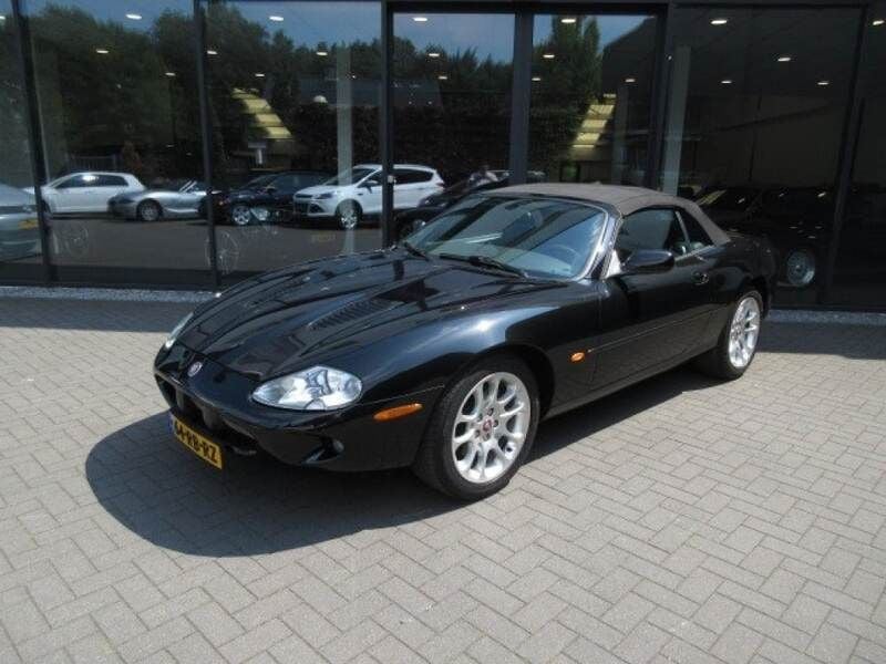 Zwart, metallic lak Gebruikt 1999 Jaguar XKR Supercharged Cabriolet | € 24.900 (Eerlijke prijs) - Afbeelding 1/4
