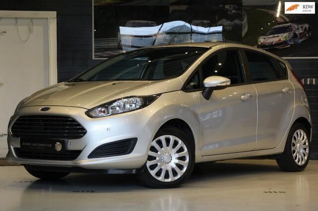 Grijs Gebruikt 2013 Ford Fiesta Trend Hatchback | € 8.985 (Eerlijke prijs) - Afbeelding 1/4