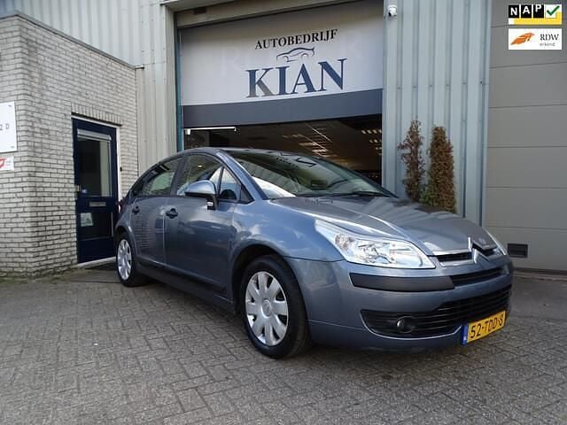 Grijs, metallic lak Gebruikt 2007 Citroën C4 Hatchback | € 1.650 (Eerlijke prijs) - Afbeelding 1/4