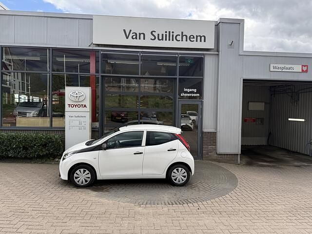 Wit Occasion 2020 Toyota Aygo Hatchback | € 8.750 (Goede deal) - Afbeelding 1/4