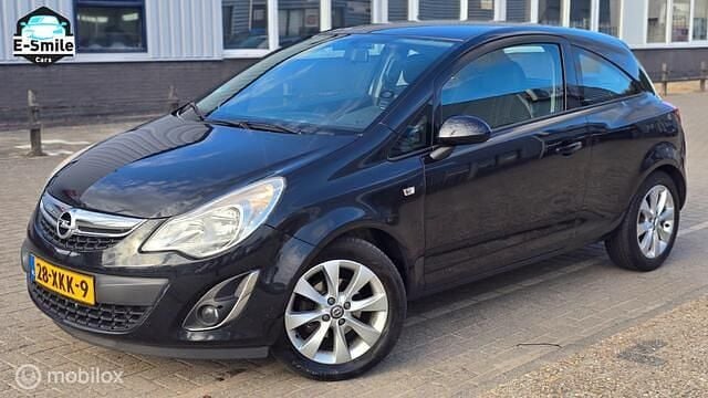 Zwart Gebruikt 2012 Opel Corsa Edition Hatchback | € 1.649 (Eerlijke prijs) - Afbeelding 1/4