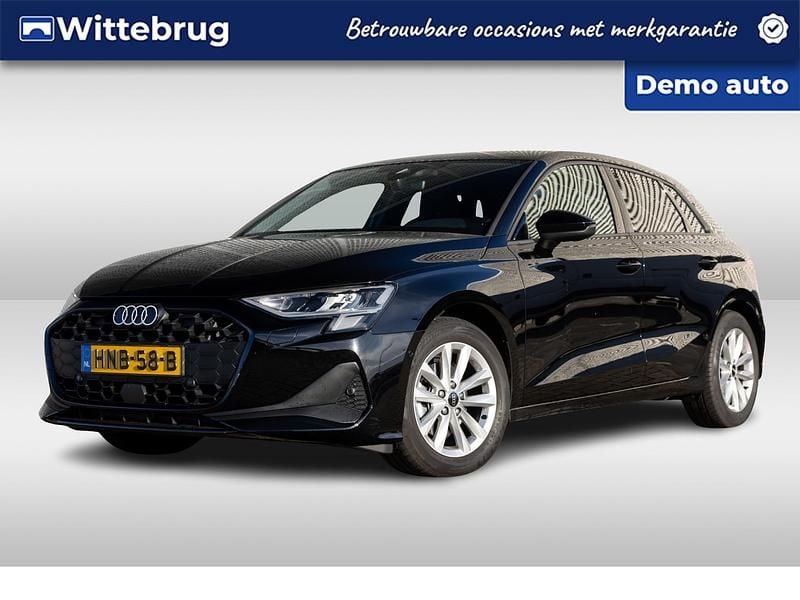 Zwart Gebruikt 2025 Audi A3 Sportback Proline Hatchback | € 34.950 (Iets duurder) - Afbeelding 1/4