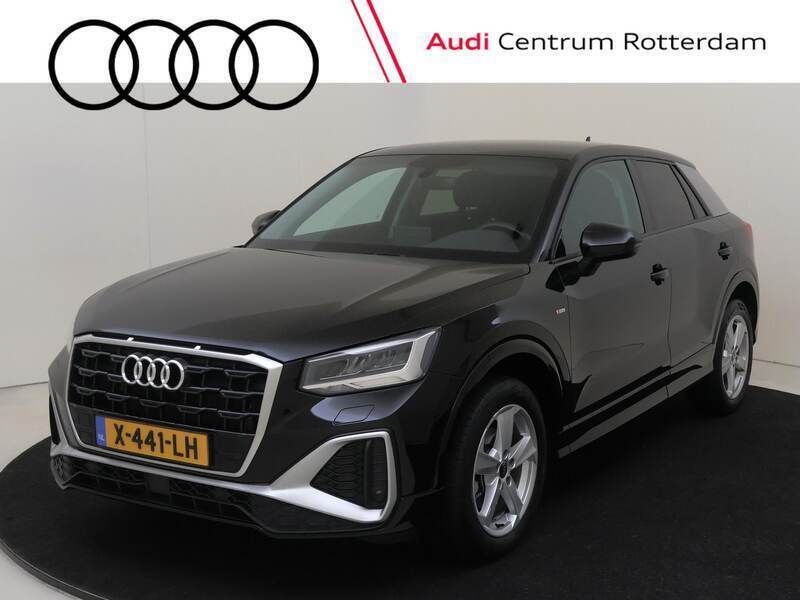 Zwart Gebruikt 2023 Audi Q2 Basis SUV | € 31.950 (Eerlijke prijs) - Afbeelding 1/4