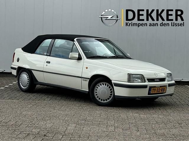Wit Occasion 1989 Opel Kadett Cabriolet | € 8.950 - Afbeelding 1/4