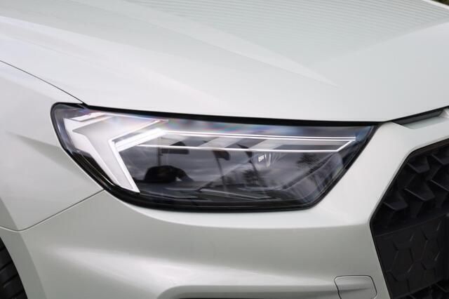 Occasion Audi A1 Sportback S-Line 207 PK (152 kW) 2024 Zilver, metallic lak Hatchback