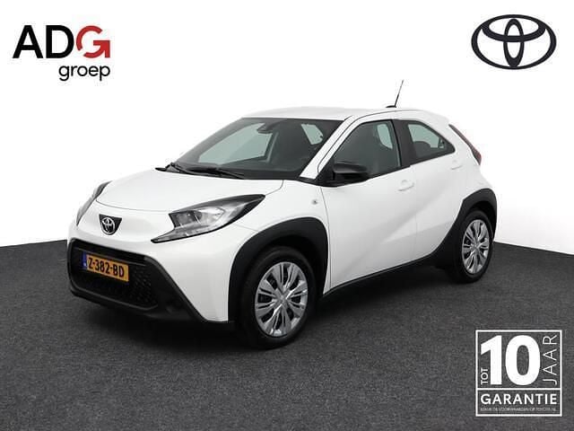 Wit Nieuw 2025 Toyota Aygo X Play SUV | € 21.250 - Afbeelding 1/4