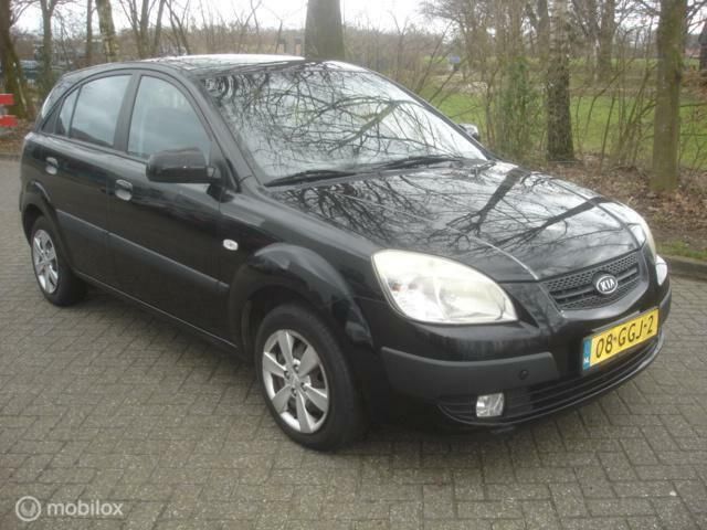 Zwart Gebruikt 2008 Kia Rio Hatchback | € 1.375 (Eerlijke prijs) - Afbeelding 1/4
