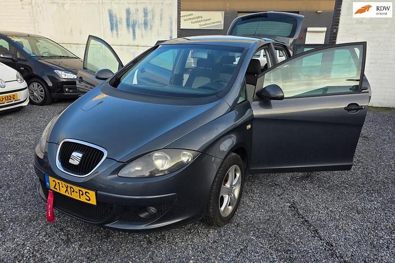 Grijs (metallic) Occasion 2007 Seat Altea MPV | € 2.199 (Eerlijke prijs) - Afbeelding 1/4