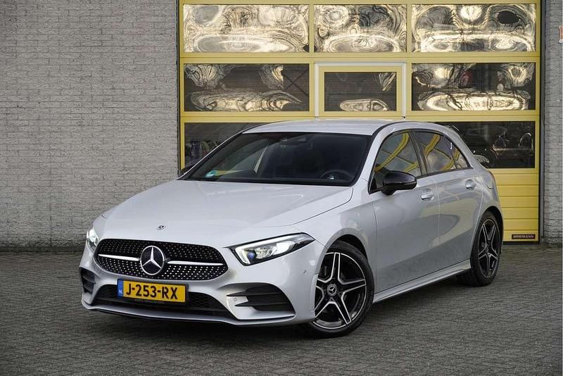 Grijs Gebruikt 2020 Mercedes A180 AMG Hatchback | € 20.950 (Super prijs) - Afbeelding 1/4