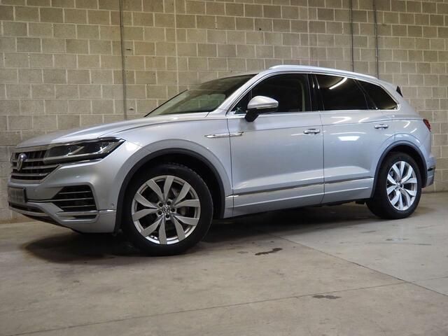 Grijs Gebruikt 2020 VW Touareg SUV | € 49.900 - Afbeelding 1/4
