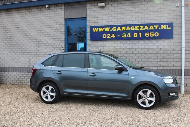 Grijs, metallic lak Gebruikt 2018 Skoda Rapid Clever Hatchback | € 12.490 (Goede deal) - Afbeelding 1/3