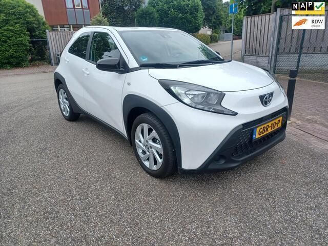 Wit Gebruikt 2022 Toyota Aygo Hatchback | € 14.950 (Super prijs) - Afbeelding 1/4