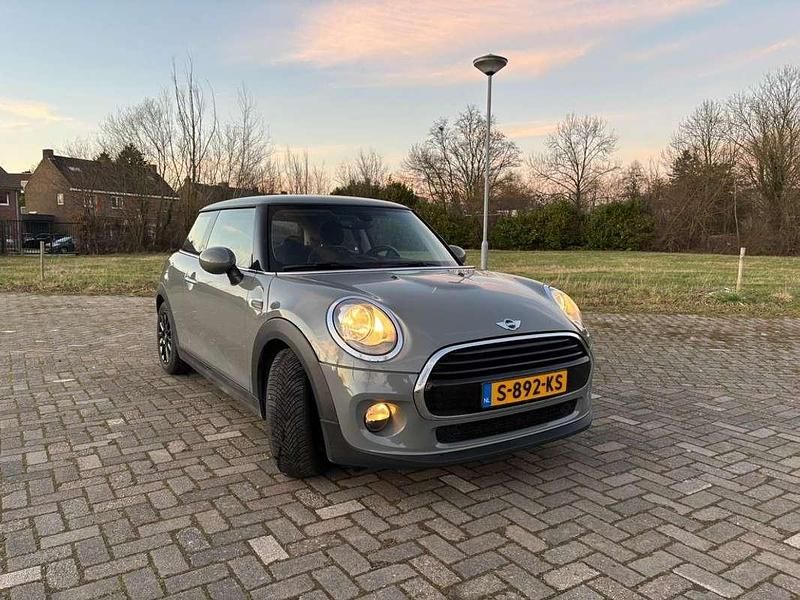 Grijs Gebruikt 2017 Mini Cooper Salt Hatchback | € 15.700 (Eerlijke prijs) - Afbeelding 1/4