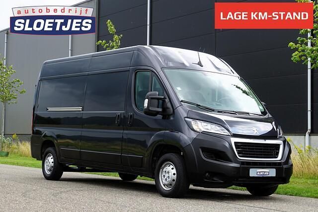 Zwart Gebruikt 2023 Peugeot Boxer Van | € 25.950 (Eerlijke prijs) - Afbeelding 1/4