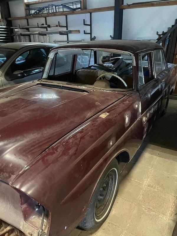 Gebruikt 1967 Mercedes 230 | € 5.250 - Afbeelding 1/1