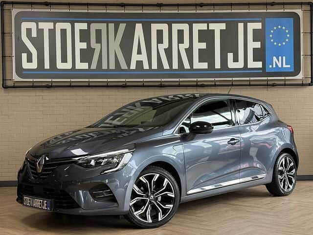 Grijs Gebruikt 2021 Renault Clio V Intens Hatchback | € 15.850 (Eerlijke prijs) - Afbeelding 1/4