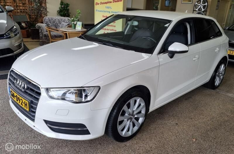 Wit Gebruikt 2015 Audi A3 Sportback Ambition Hatchback | € 11.995 (Eerlijke prijs) - Afbeelding 1/4