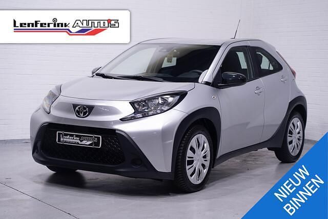 Grijs Gebruikt 2022 Toyota Aygo X Play SUV | € 15.450 - Afbeelding 1/4