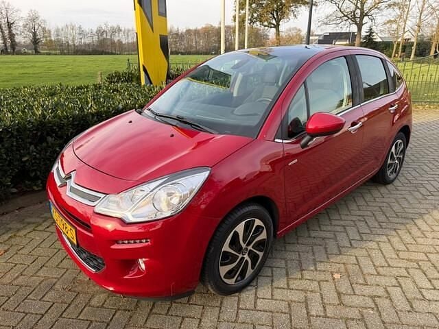 Rood Occasion 2016 Citroën C3 Exclusive Hatchback | € 6.950 (Eerlijke prijs) - Afbeelding 1/4